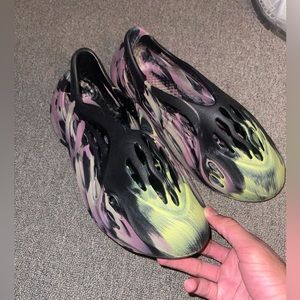 Yeezy Foam RNR MX Carbon